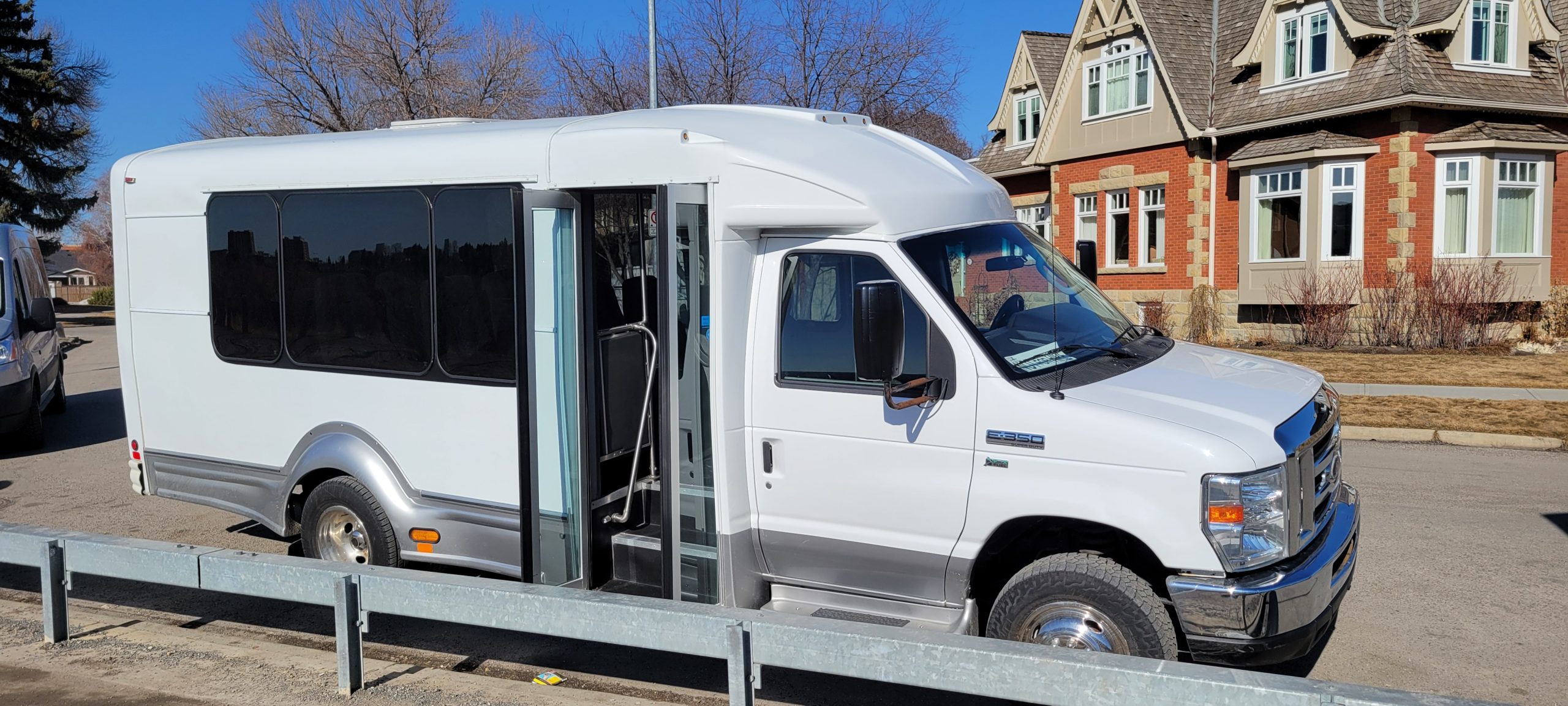 17 passanger mini bus rental